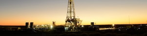 A shale oil rig in the permian basin at night