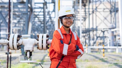 Shell employee in orange uniform and white hard hat