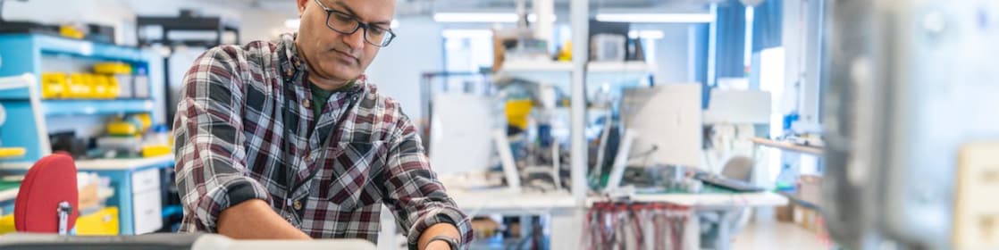 Shell expert working in lab