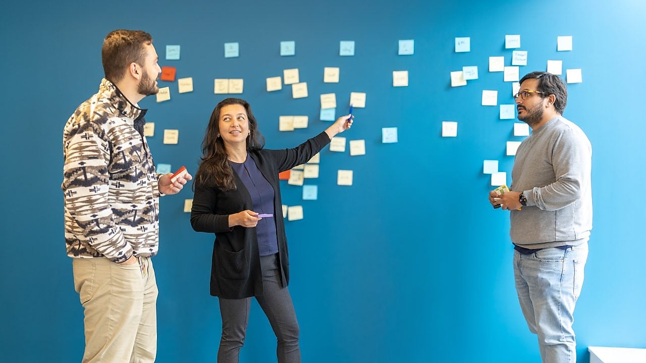 Shell techworkers discussing on topic.