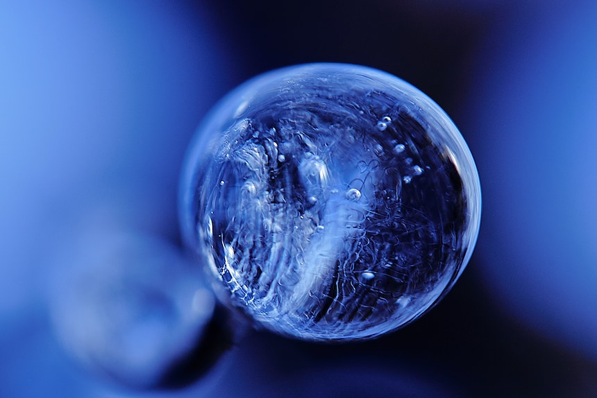 A glassy ball against a blue background (Photo: Francois Pelligrini)