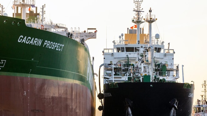 Shell owned Cardissa bunkering worlds first LNG powered Aframax tanker