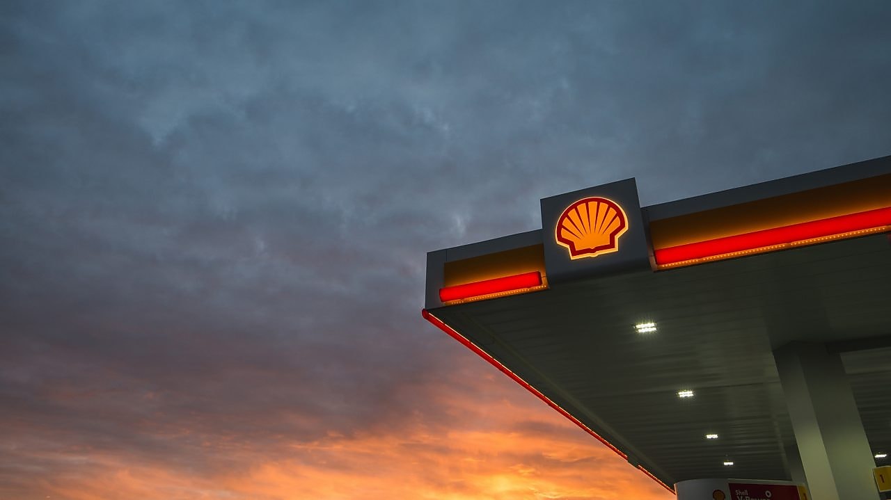 Canopy from Shell station with logo